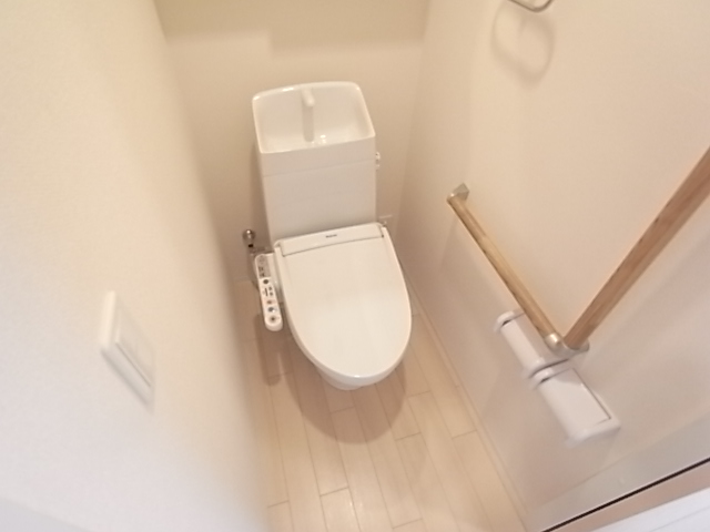 トイレ　ゆったりとした空間のトイレです