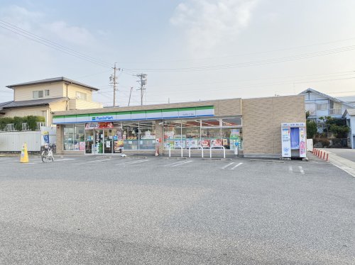 コンビニ　ファミリーマート 守山向台二丁目店（コンビニ）まで217m