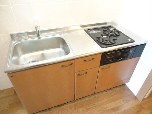 キッチン　※同タイプ部屋の写真です。