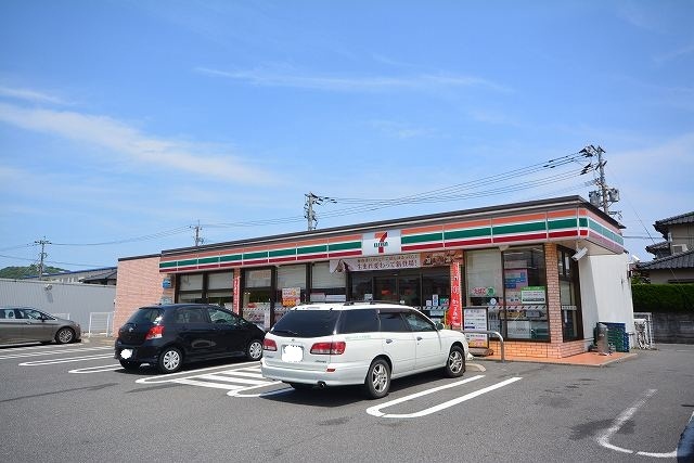 コンビニ　セブンイレブン（コンビニ）まで500m