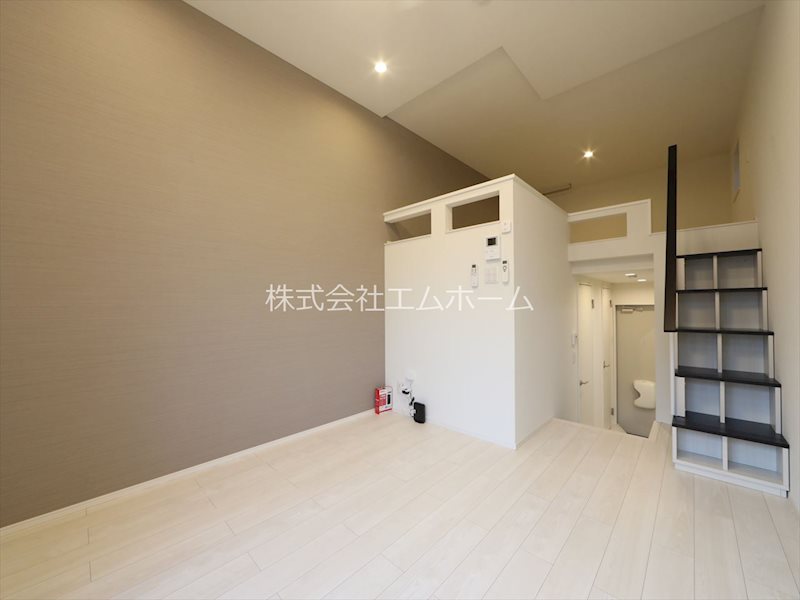 居室・リビング　洋室6.6帖　ロフト6.1帖（収納にも寝室にも使えます）