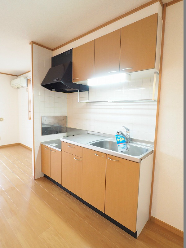 キッチン　※別号室の写真です。シンクも大きめのキッチンです。