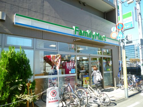 コンビニ　ファミリーマート 中野三丁目店（コンビニ）まで356m