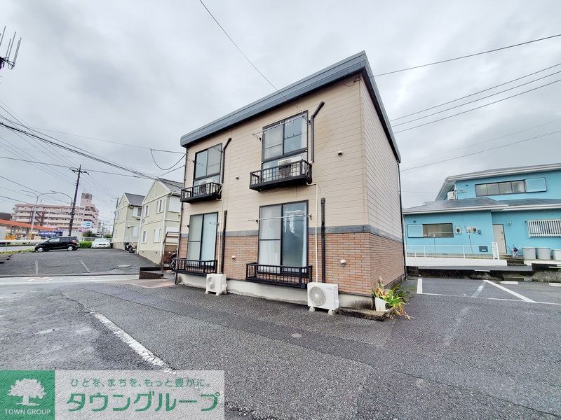 建物外観　駐車場