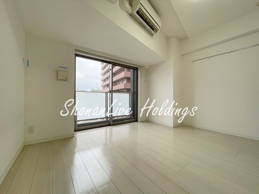 居室・リビング　白を基調とした室内