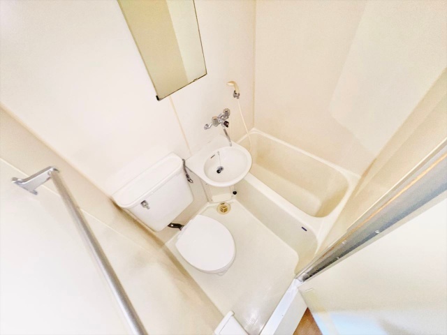 バス・シャワールーム　※４１６号室の内装写真転載