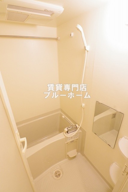 バス・シャワールーム　浴室乾燥機付きのお風呂！
