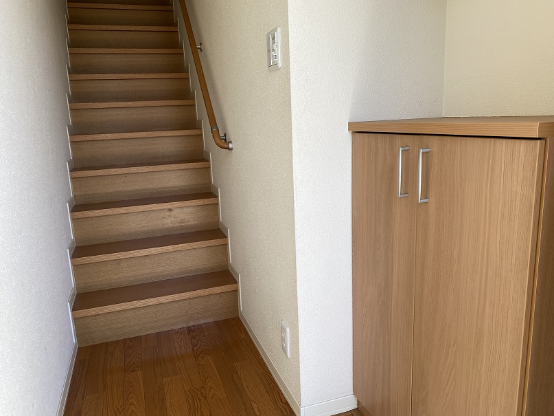 玄関　２階階段