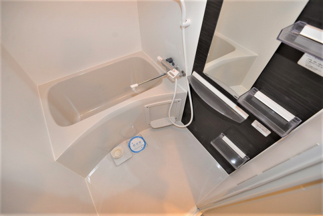 バス・シャワールーム　落ち着いた空間のお風呂です