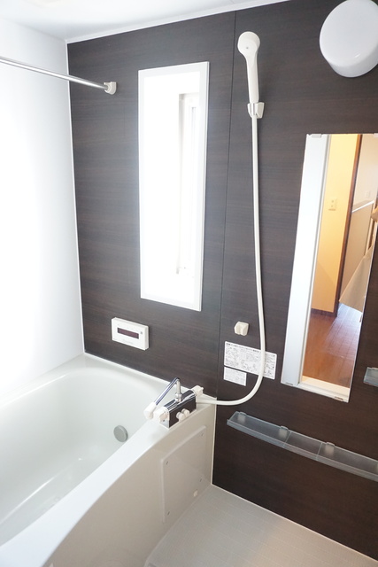 バス・シャワールーム　追焚と浴室乾燥機付きバスルームです♪