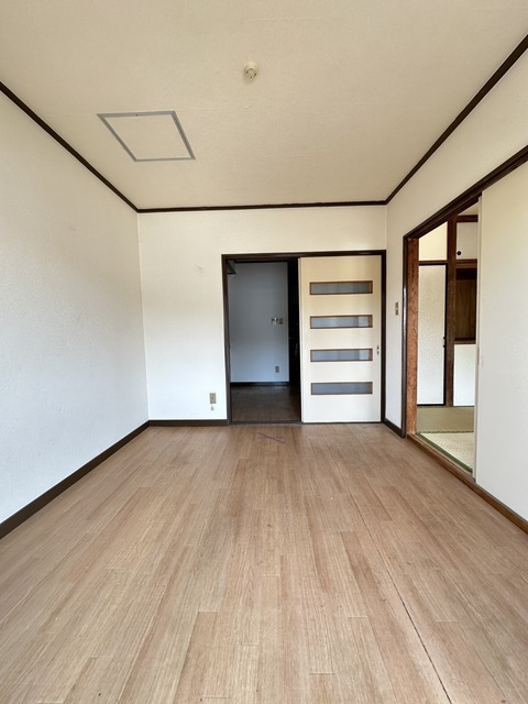 居室・リビング　リフォーム前のお部屋です