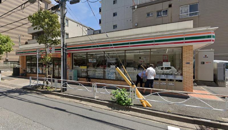 コンビニ　コンビニ（コンビニ）まで30m