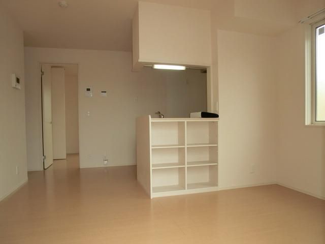 居室・リビング　全室角部屋　１０．７帖カウンターキッチンのリビング