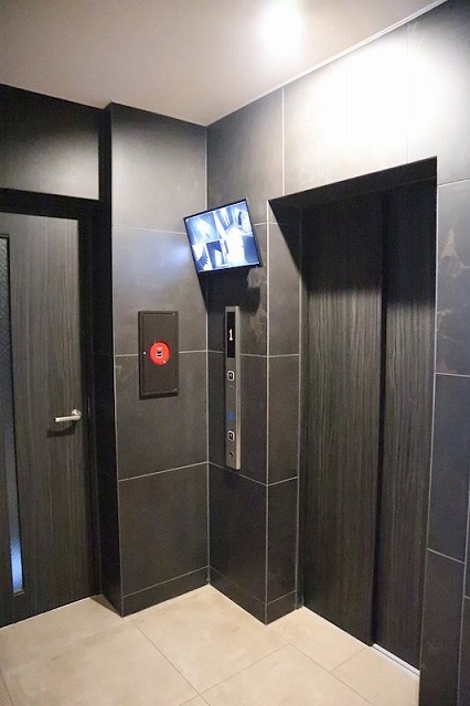 セキュリティ　防犯カメラ付きエレベーター