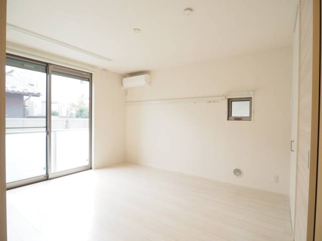 居室・リビング　ゆったりした広さの居室。