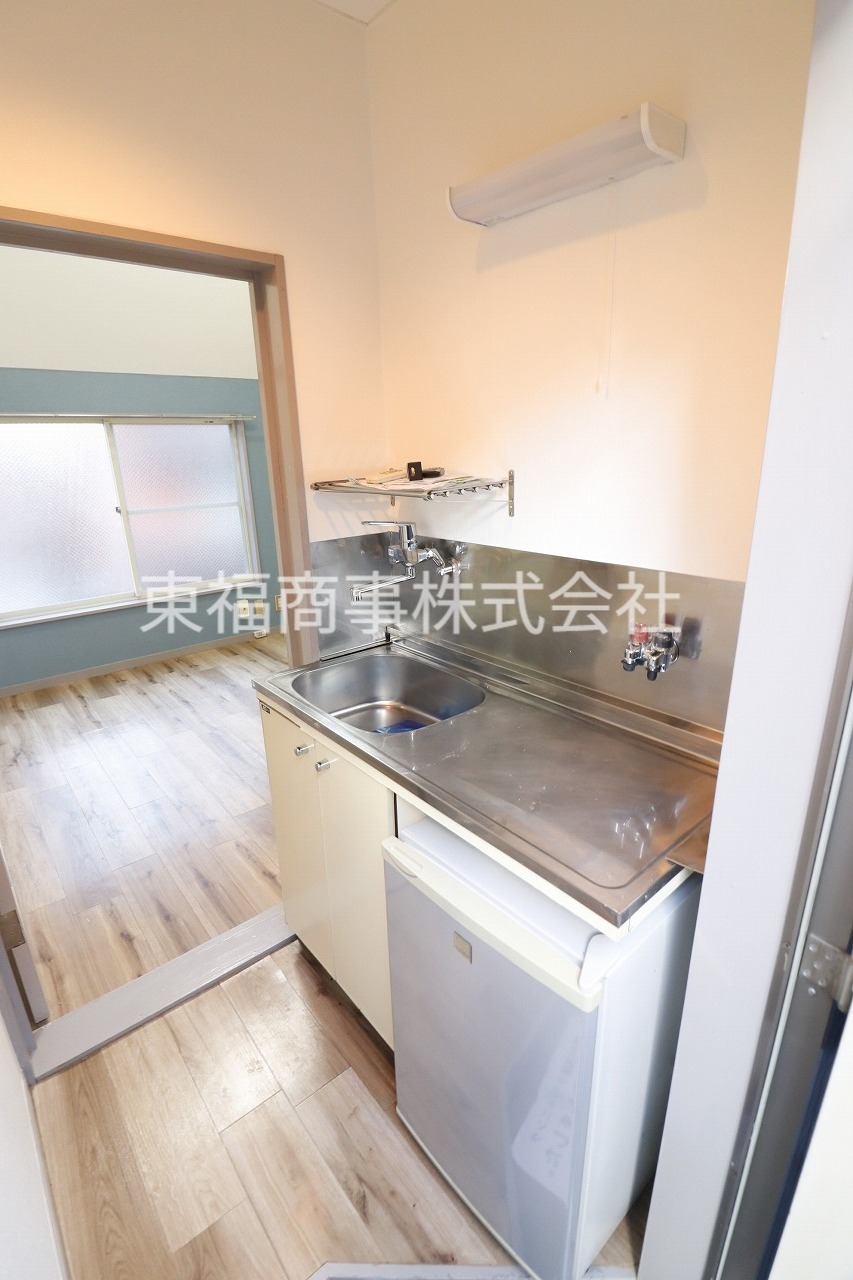 キッチン　同建物別部屋参考写真