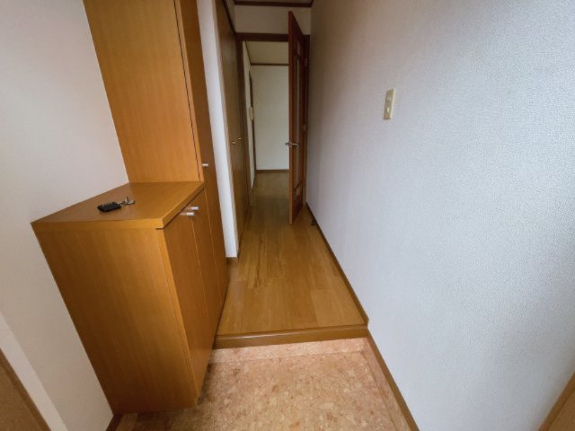 玄関　別号室反転の写真となります