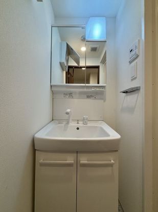 洗面設備　参考写真（同物件別部屋）