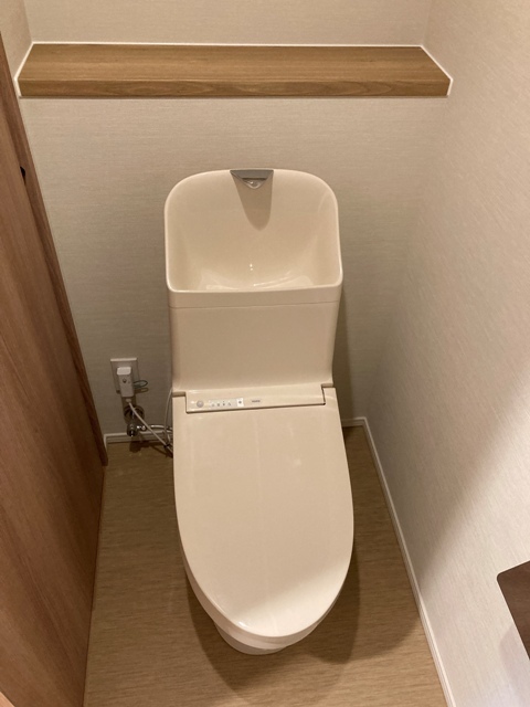 トイレ　※写真は同タイプ住戸です。