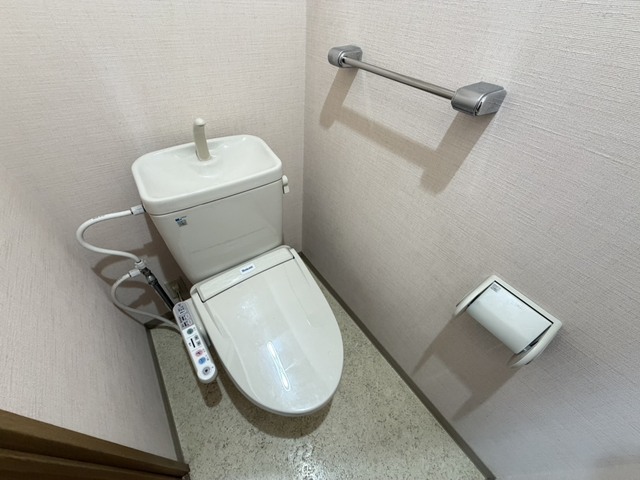 トイレ　別号室の写真です。