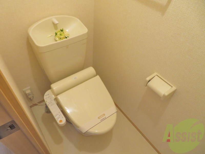 トイレ　温水洗浄便座付きのトイレは、使用しやすくうれしいですね。