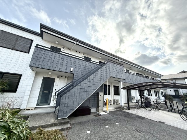 建物外観　モニター付きインターホンで安心♪