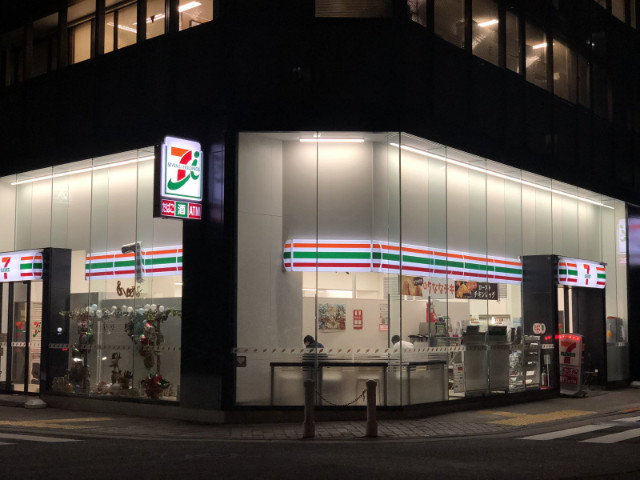コンビニ　セブンイレブン浜松町1丁目北店（コンビニ）まで118m