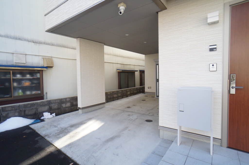建物外観　防犯カメラ