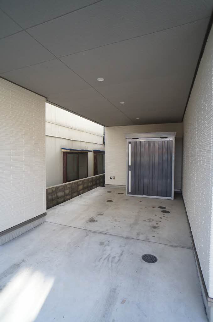 建物外観　駐車場