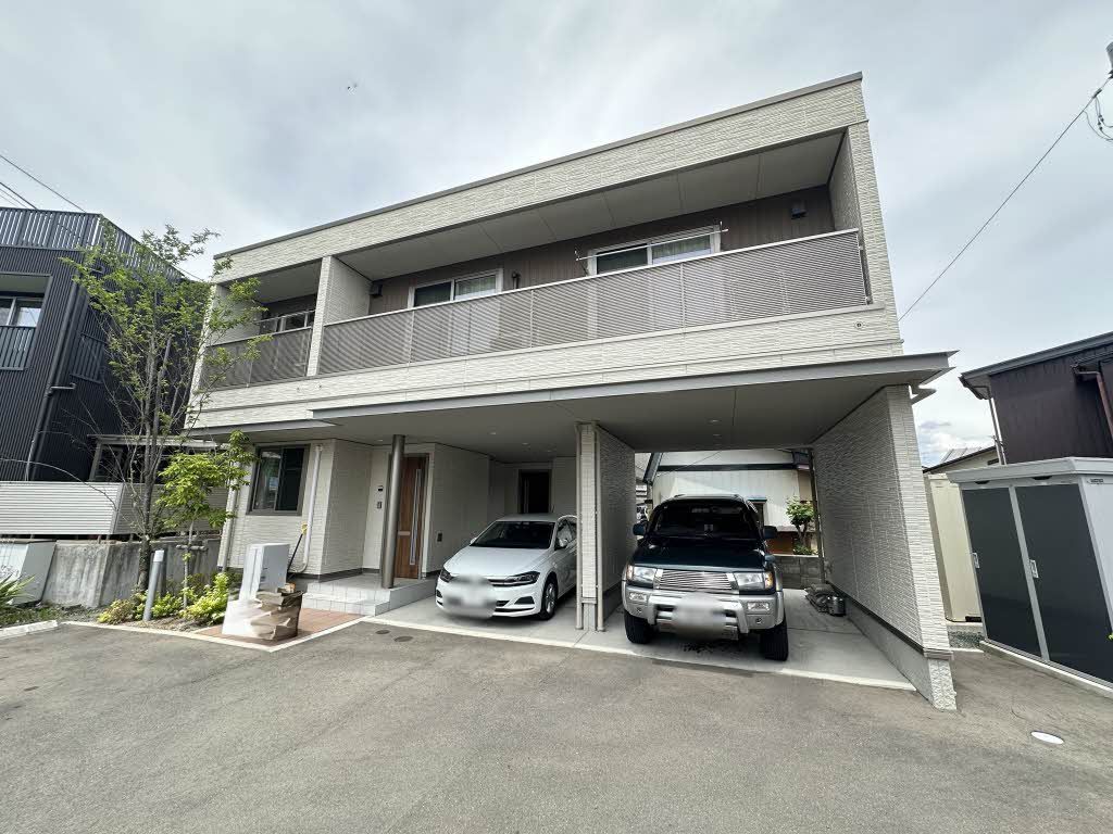 建物外観　１０１／１０２外観写真