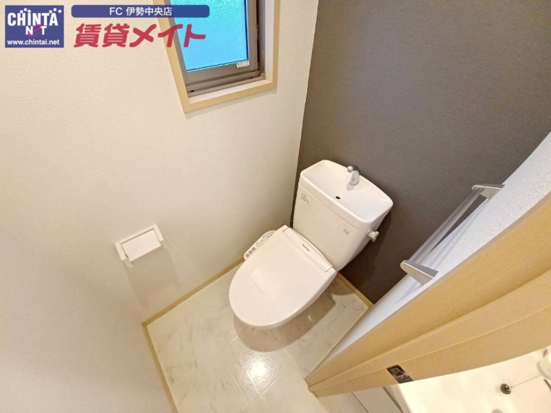 トイレ　別部屋反転画像参考