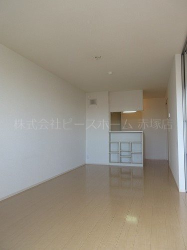 居室・リビング　※別号室参考写真