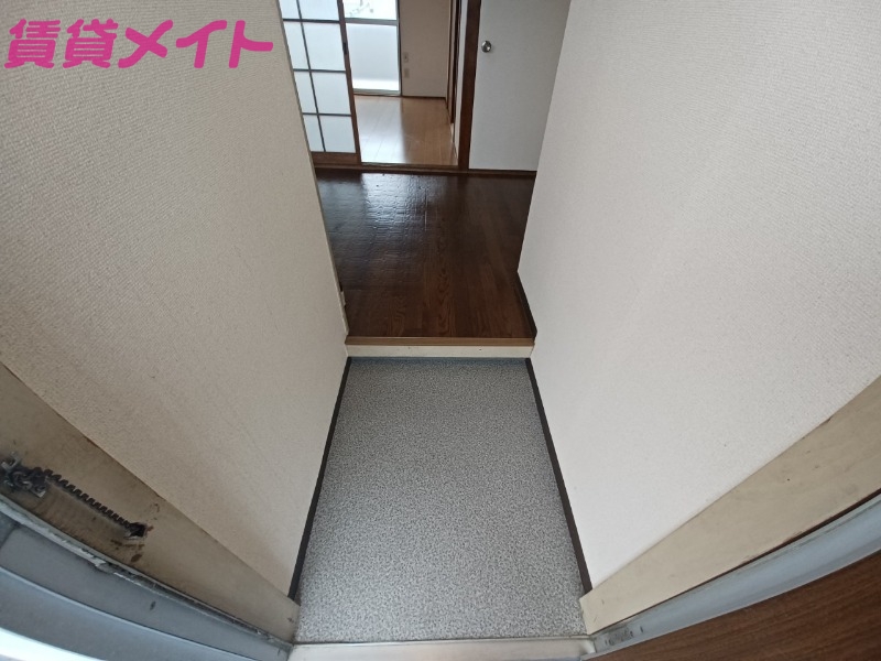 玄関　同物件別部屋の写真