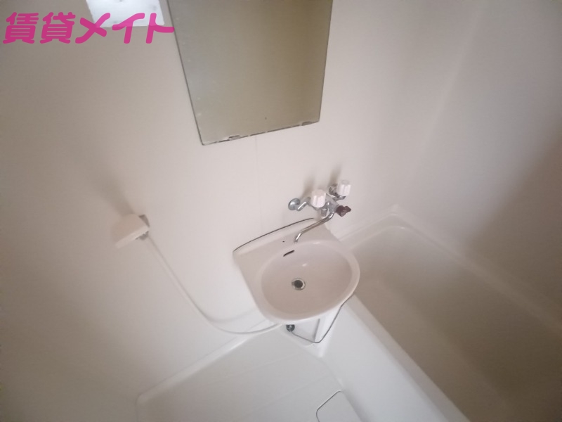 洗面設備　同物件別部屋の写真