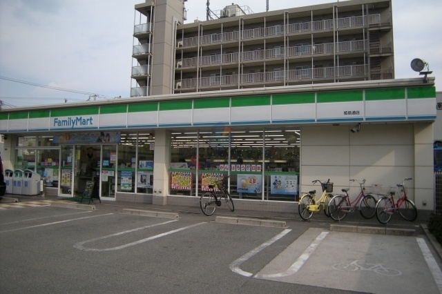 コンビニ　ファミリーマート（コンビニ）まで335m