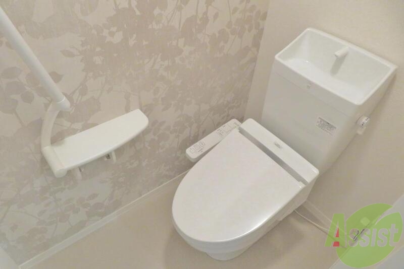 トイレ　トイレは、こんな感じで可愛らしい壁紙で綺麗ですね。