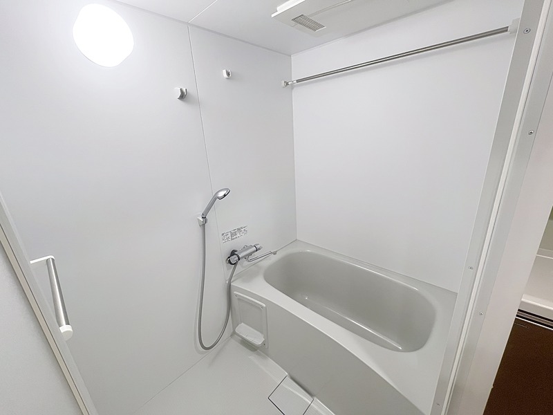 バス・シャワールーム　※別部屋の写真です