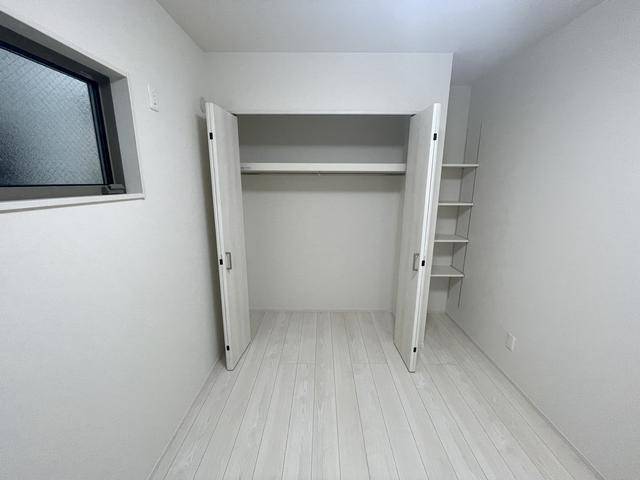 収納　高さのあるクローゼットですね。