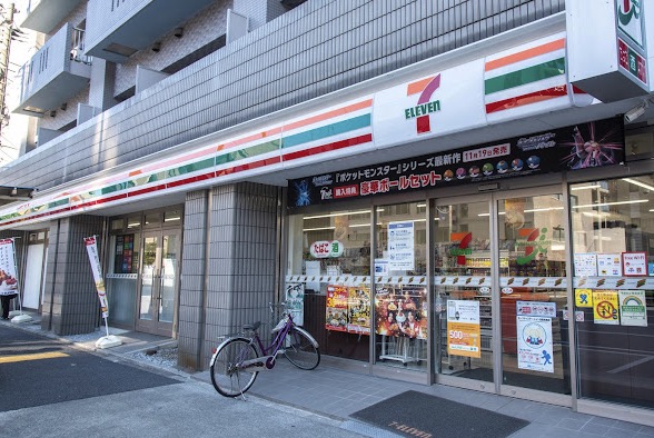 コンビニ　セブンイレブン荒川三ノ輪駅西店（コンビニ）まで439m