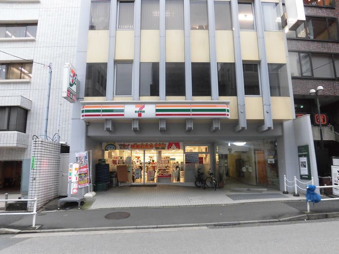 コンビニ　セブンイレブン四谷1丁目店（コンビニ）まで340m