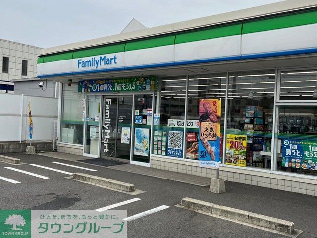 コンビニ　ファミリーマート港入場店（コンビニ）まで490m