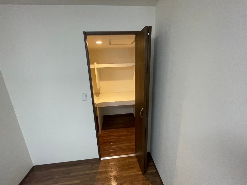 収納　寝室の収納です。部屋がすっきり片付きます。