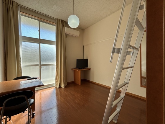 居室・リビング　※別部屋の写真です