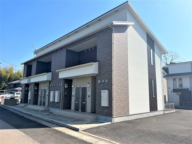 建物外観　1軒様毎の玄関の作りとなっているので、プライベートが保守でき