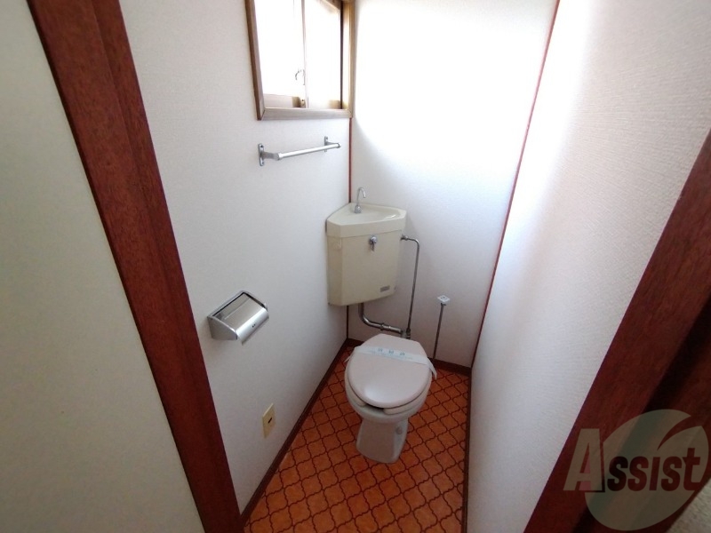トイレ　こちらはトイレです。清潔感があり、安心して使用できます。