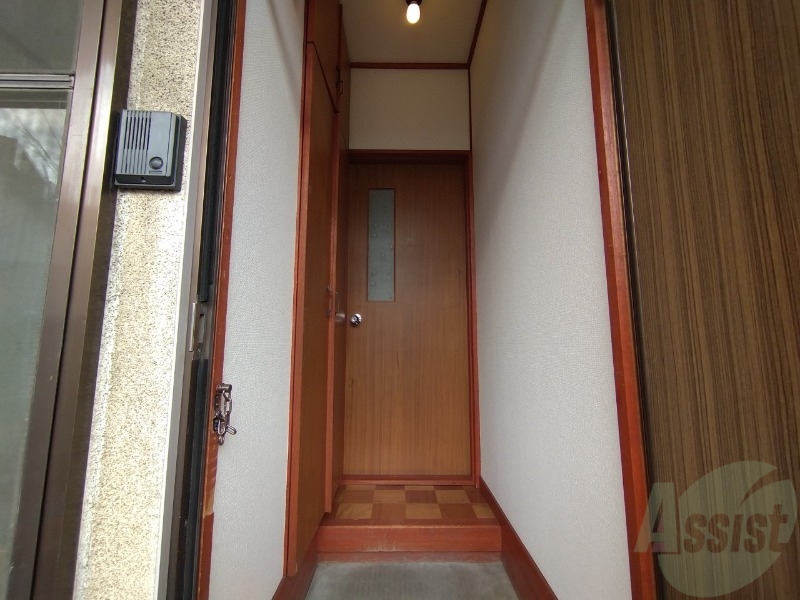 玄関　玄関の様子です。明るい印象ですね。気分もあがりそう。