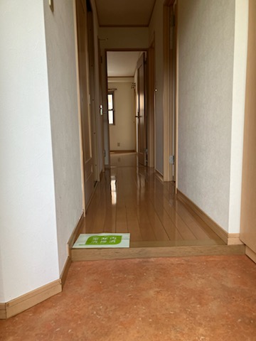 玄関　退去前のため他号室の写真を掲載しております