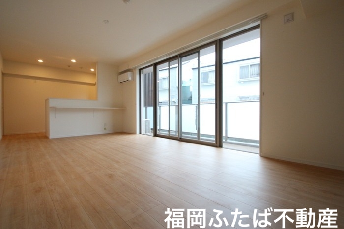 西鉄天神大牟田線 雑餉隈駅 徒歩4分 5階建 築10年の居間写真