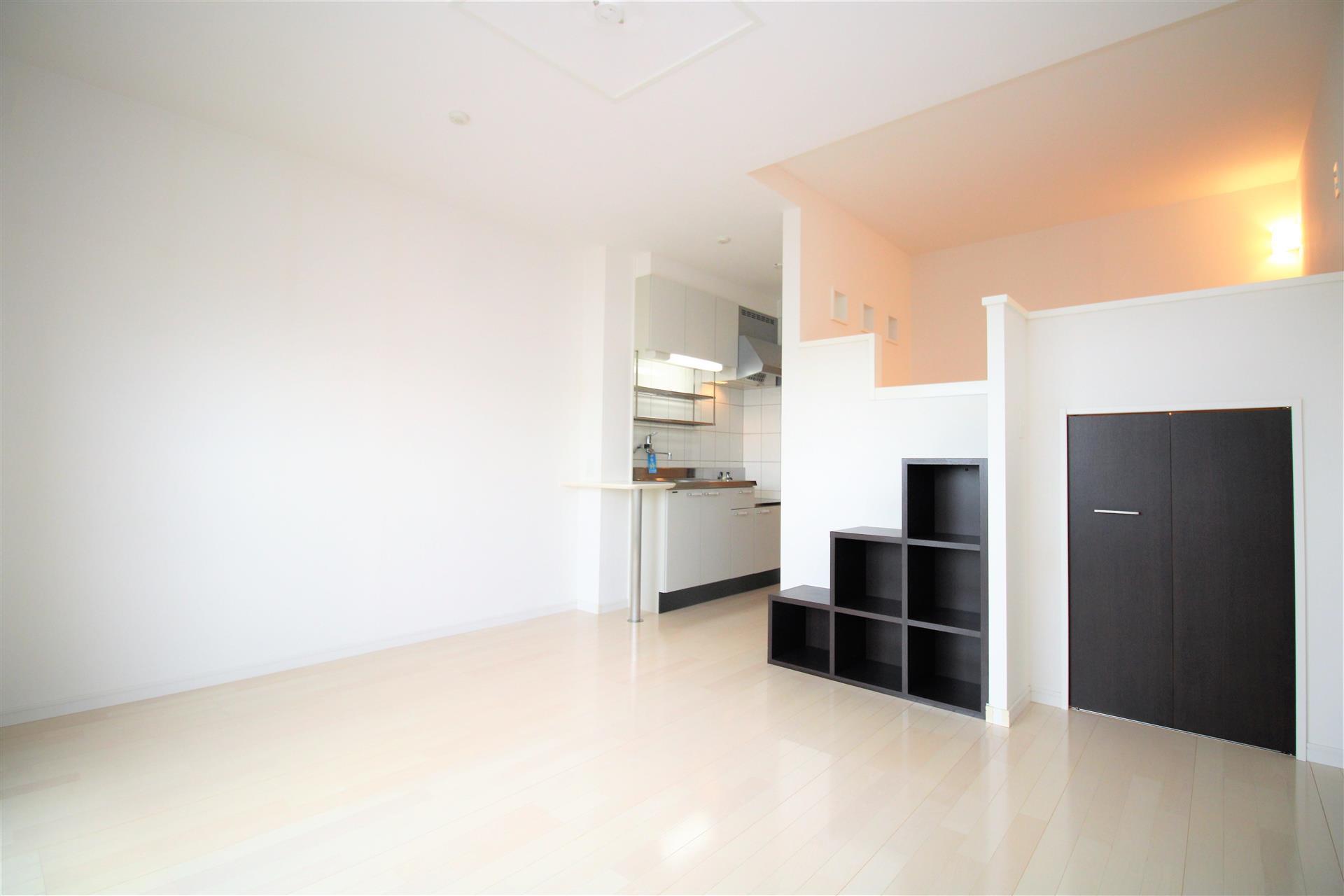 居室・リビング　洋室※実部屋は反転