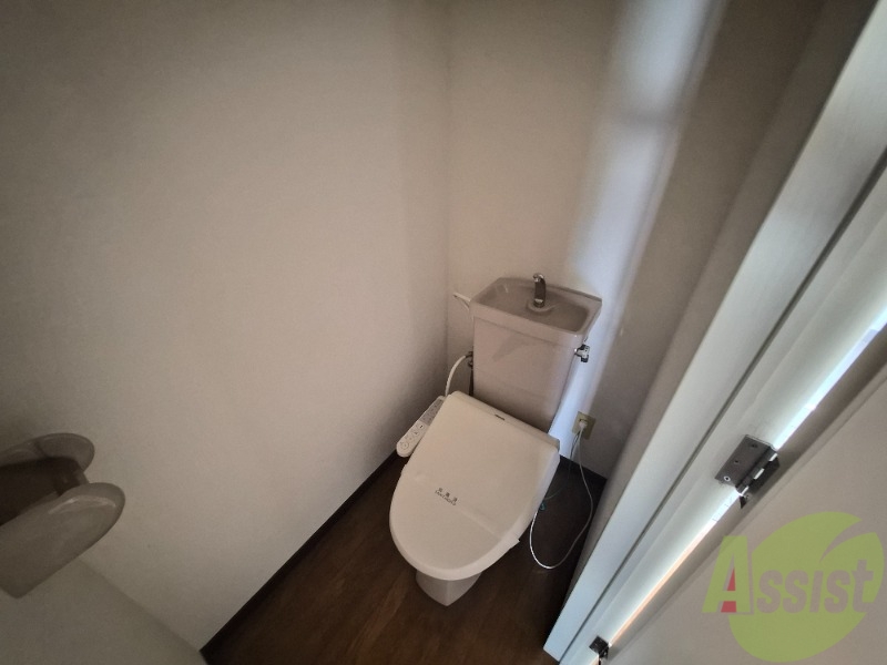 トイレ　トイレは綺麗でウォッシュレットも付いて快適にお使い頂けます。